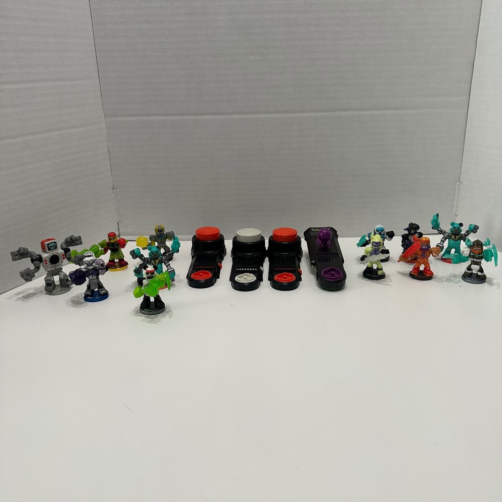 Legends of Akedo Ultimate Arcade Warriors Lot 16 Figures + Controllers